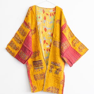 Vintage Kantha Quiltad Jacka - Handgjord Vändbar Bomulls Kimono Morgonrock - Boho Återvunnen Bomullskappa - Unik Hantverksmässig Kantha Wrap