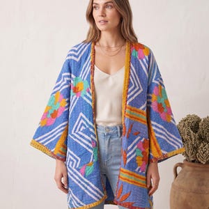 Giacca Kantha vintage da donna, kimono trapuntato in cotone fatto a mano, capospalla boho per festival, strato artigianale con tasche