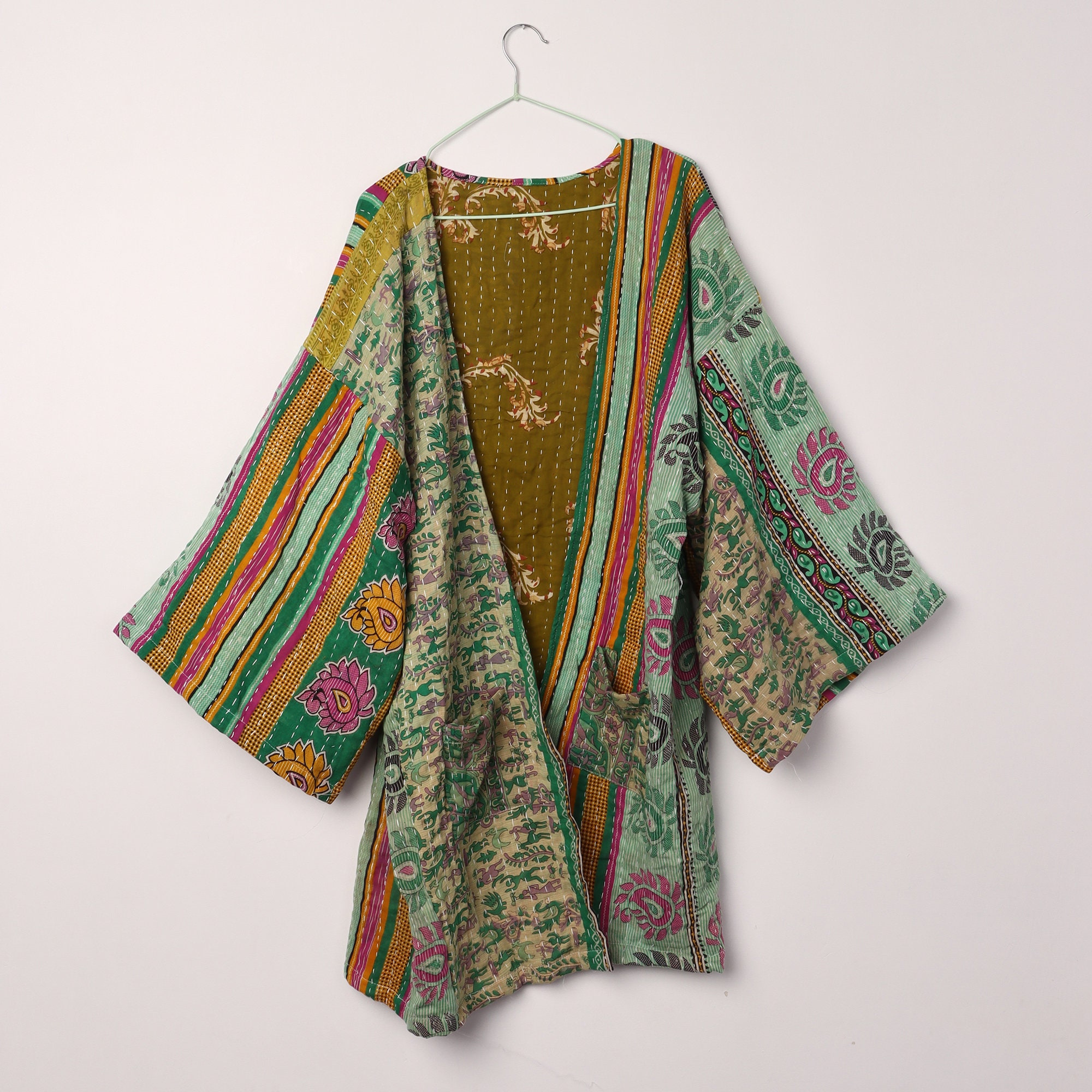 Cappotto in maglia lungo fatto a mano con morbide sfumature Cappotto in maglia lungo fatto a mano con morbide sfumature