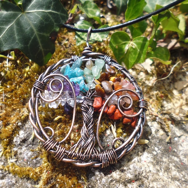 Pendentif Arbre de Vie avec Pierres Naturelles Chakra, en Cuivre, Fait a la Main