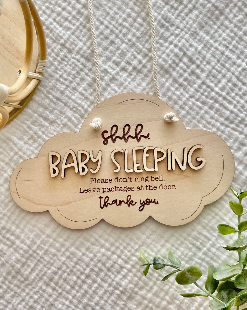 CAKIROTS Shh... Baby Sleeping Sign - Placa De Pared Moderna De Madera Blanca De 10 X 6 Pulgadas Con Cuerda De Yute Para Colgar