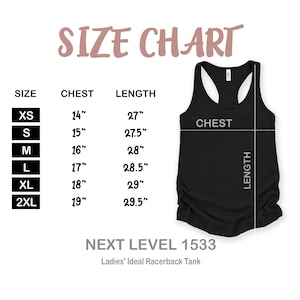 Op de afbeelding: Een zwarte tanktop met een maattabel. De tabel toont maten XS tot 2XL, met borstmetingen van 35,5 cm tot 48,3 cm en lengtes van 68,6 cm tot 74,9 cm. De tekst "SIZE CHART" staat bovenaan.