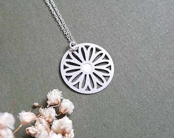 Australian Daisy Pendant | Australian Native Flower Pendant | Silver Necklace 45cm Chain | Sustainable Jewellery | Australia Themed Pendant