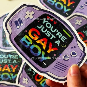 KATSEYE You&#39;re Just a Gay Boy GameBoy große Glitzer Sticker |  Eyekon Gnarly Kpop Aufkleber für Parties Geschenke und Konzert Freebies