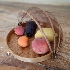 Cheese and fruit cover, bamboo pantry, 25 cm, brown mesh