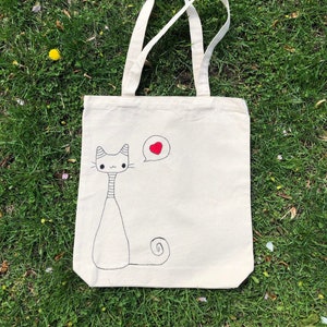 Hand Embroidered Flower Linen Bag, Cute Small Flower Embroidery Market Bag, Eco Friendly Grocery Bag, Aesthetic Bag, Handmade Tote Bag