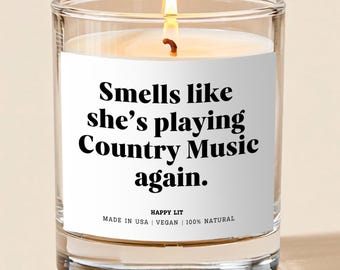 Riecht, wie sie Country-Musikkerzengeschenk, lustiges Country-Musikgeschenk für den besten Freund Musikliebhaber-Geschenk, Country-Song-Liebhaber spielt