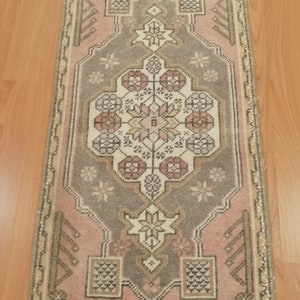 Vintage Halı./Anadolu Halı,/ Güzel Yastık Halı./Giriş Dekor Halı./Eski Oushak Halı./ Banyo Paspas Halı./El Dokuma Rug./ 3.x1.64 Feet.
