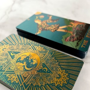 Sage & Gold Full Colour Rider Waite Tarot | 78 gold foil cards | Tarot deck for divination | Rigid magnetic box | Guidebook