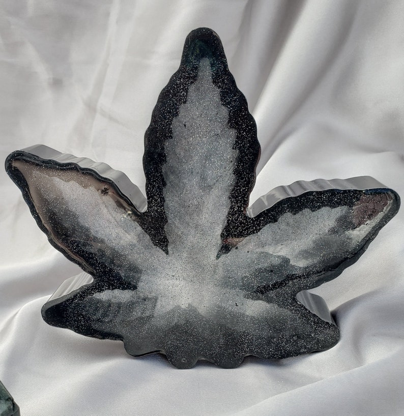 Black Resin Smoker Set Resin Rolling Tray w Holo Butterfly glitter Big Black Weed Leaf Ashtray Trinket Box Stashbox Trinket Tray