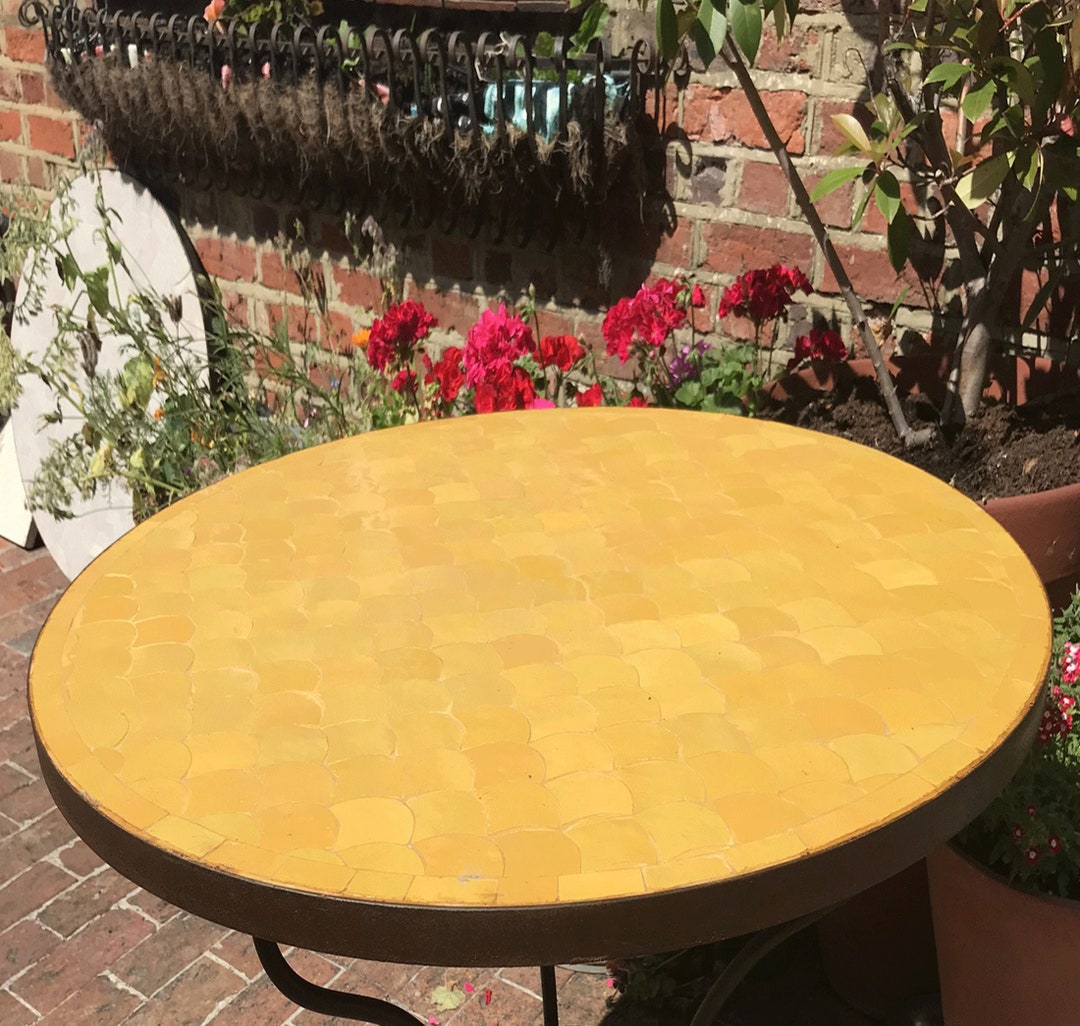Custom Outdoor Coffee Table Mosaic Tile Top Table With Durable Metal
