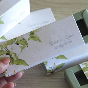 Scatola Portaconfetti Matrimonio con Rose Fiori Calla - Bomboniera Originale con Fascia a Sfilo - Scatoline per Confetti montate