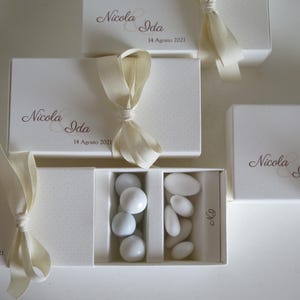 Set 10 Scatole Degustazione Confetti 3 Scomparti Matrimonio | Bomboniera Mini Pois Crema Personalizzata a Sfilo con Nastro Cotone | Elegante