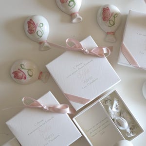 Set 10 Bomboniere Compleanno Bimba Palloncino Ceramica Dipinta a Mano con Calamita Personalizzate con Iniziale e Scatola Regalo