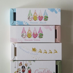 Bomboniera Nascita Natalizia Scatola Porta Confetti a Sfilo con Nome personalizzato Gnomi Slitta Giocattoli Regalo Invernale per Bimbo Bimba