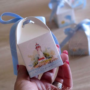 Scatoline Porta Confetti Nascita Modello Lanterna 5x5x8cm | da Montare  | Bomboniera Tema Mare Faro, Delfino e pesciolini Nastro Raso