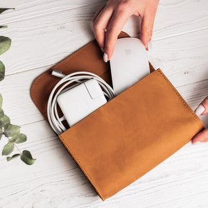 Custodia per caricabatterie MacBook in pelle personalizzata, borsa per cavi MacBook, custodia per cavi tecnologici, organizer per cavi per laptop, custodia per cavi, supporto per mouse magico