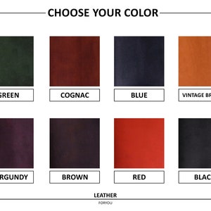 Op de afbeelding: Een kleurenkaart met verschillende lederkleuren voor een product. De kleuren zijn: groen, cognac, blauw, vintage bruin, bordeaux, bruin, rood en zwart. De tekst "CHOOSE YOUR COLOR" staat bovenaan de kaart. De tekst "LEATHER" staat onderaan de kaart.