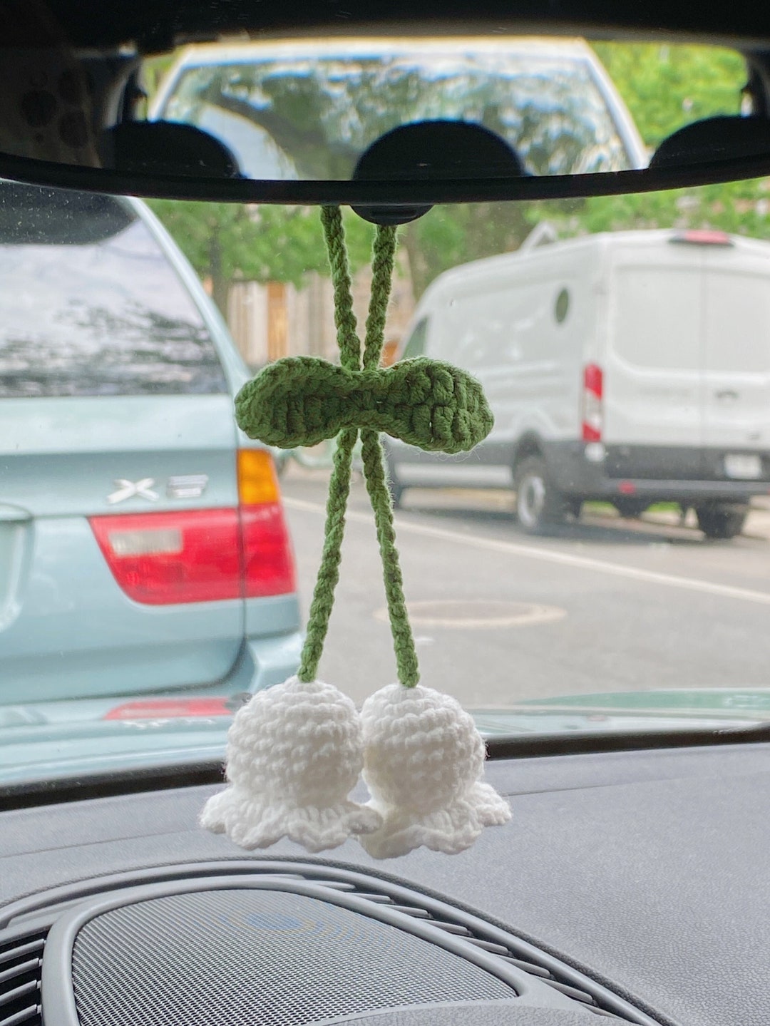 UBUTERFLY Crochet Lily of The Valley Flowers Keychain May Birth Flowers Car Mirror Hanging Decor Keyring Key