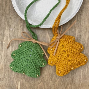 Crochet Christmas Tree Car Charm: Handmade Yarn Ornament