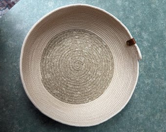 Handmade Rope Bowl ivory and tan basket