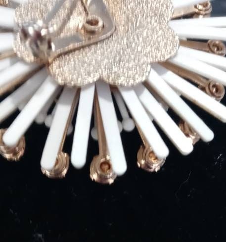 Rare 1950's Vintage White Plastic Atomic Brooch - Etsy