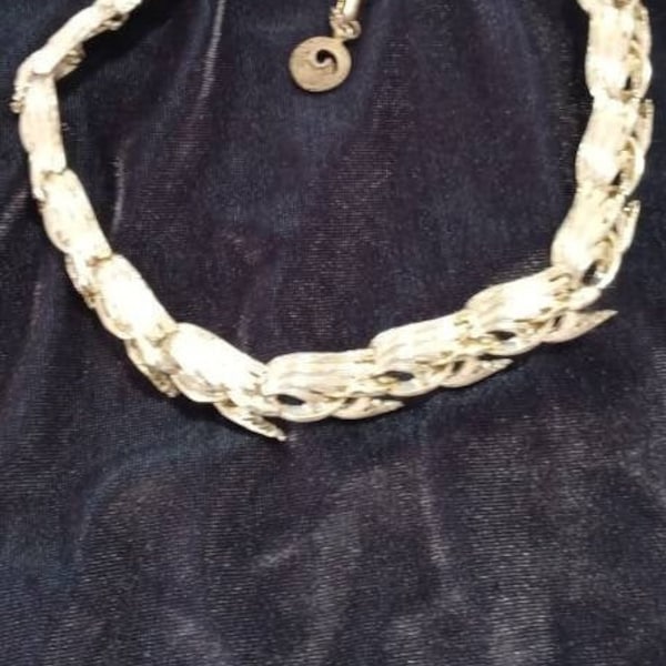 Vintage 1950's Lisner signed  Champagne Gold Tone Choker