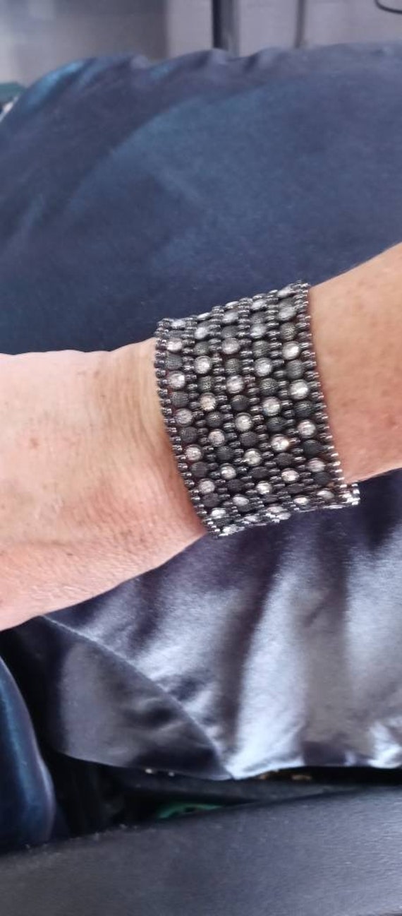 Rhinestone and Mesh Metal Bracelet