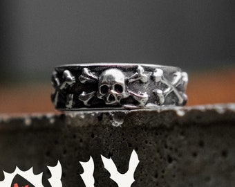 JOLLYROGER Ring (Handmade Gothic Ring • 925 Silver & Gold Skull Ring)