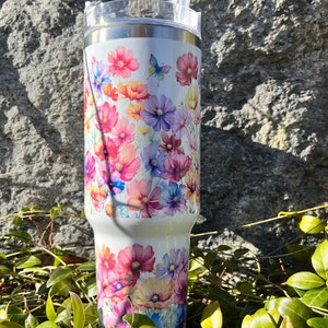 Flower tumbler, Flower print tumbler, Cute flower tumbler, 40oz tumbler, Flower 40oz tumbler, Cute 40oz tumblers,Tumbler with lid and straw