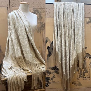 Ivory Manton de Manila Piano Shawl