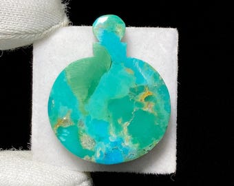 Cabujón de turquesa Kingman Blue Mohave con forma de campana, 16,6 ct, 24 x 21 x 4 mm, una gema suelta única y distintiva.