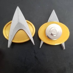 Star Trek the Next Generation com-badge magnet shirt pin
