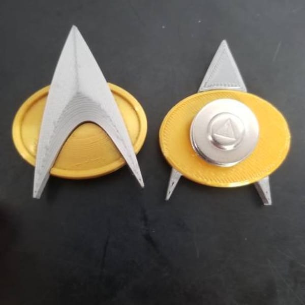 Star Trek the Next Generation com-badge magnet shirt pin