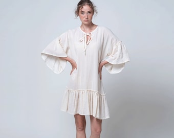 Vestido boho de verano de algodón orgánico / Minivestido con volantes y cuello con lazo