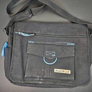 Vintage 90s! Y2K Mudd Brand, Black Crossbody Bag/Purse/Tote with Multiple Pockets, signs of use.