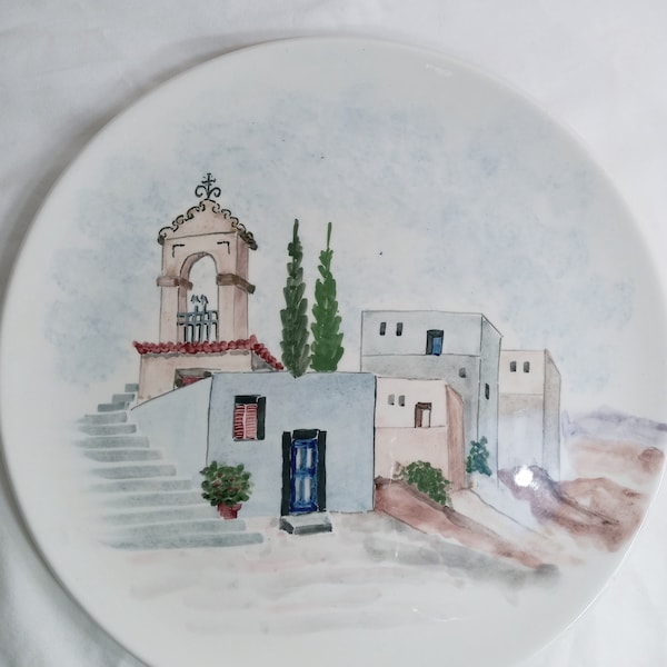 Vintage platter, handpainted Greek theme, can be for serving or as display, ready to hang and signed by the artist, excellent condition.