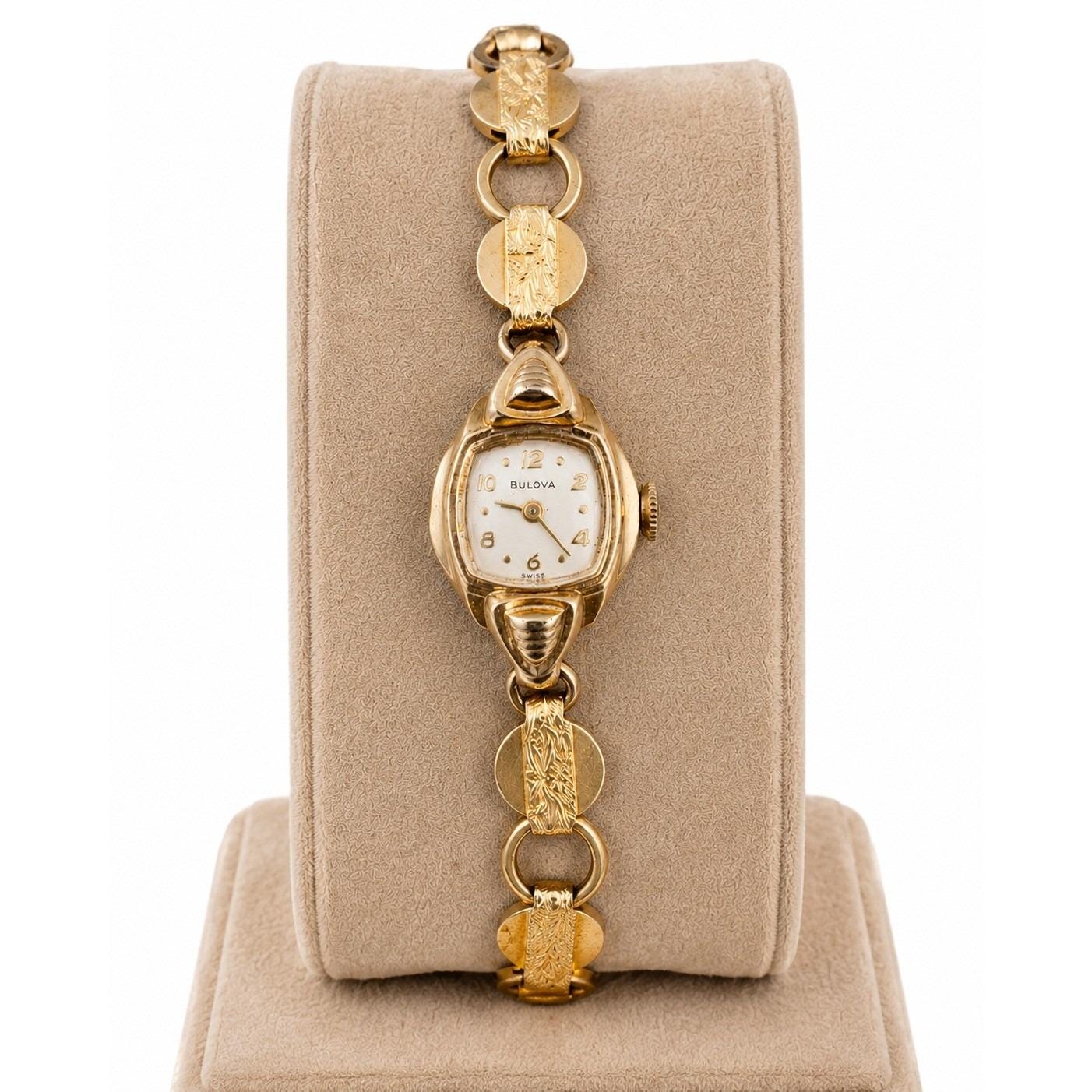 Sarah Coventry Gold-Tone Heart Accent Oval Dial Bracelet Watch NWT! Vintage Sarah Coventry Hold Heart Band | Mercari main image 3