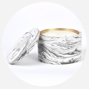 Luxury Coconut Wax Candle that is perfect gift for everyone, including yourself!