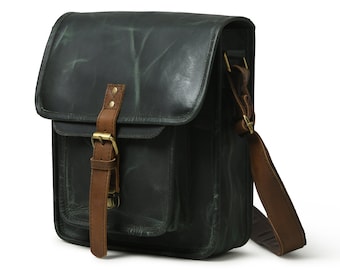 Stylish Leather Messenger Bag Green for Everyday Use, Men's Crossbody Companion - 11 Inch