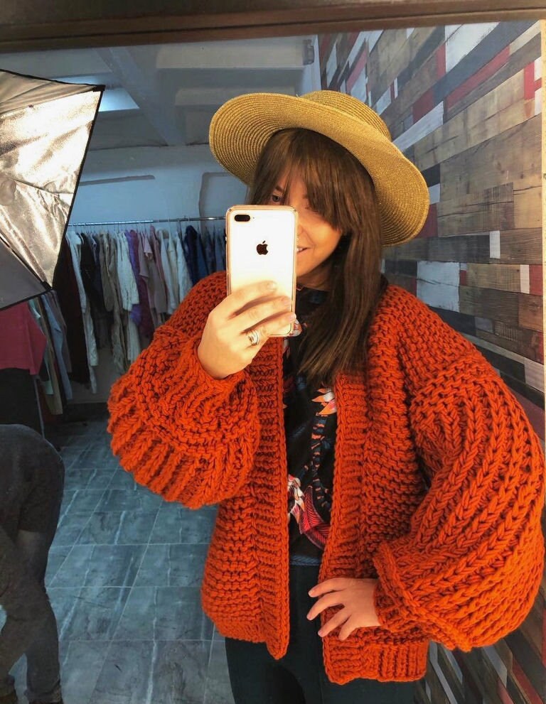 Cardigan In Lana Lungo Tinta Unita Huggy - Foto 11