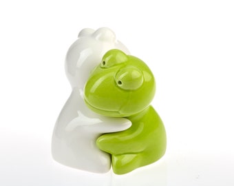 Frog couple salt and pepper shakers ceramic salt shakers totally cute on the dining table