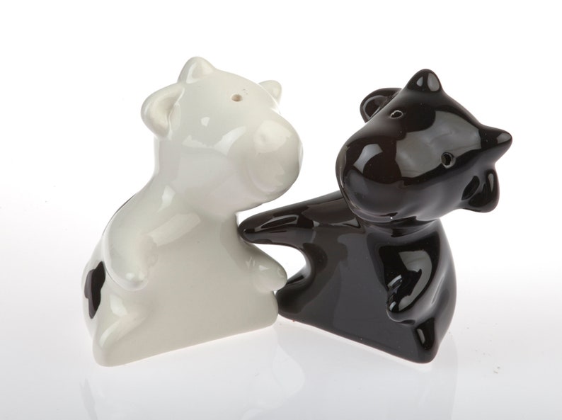 Cow bull cattle couple salt and pepper shakers ceramic salt shakers totally cute on the dining table image 3