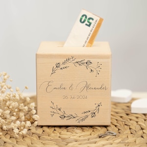 Spardose Hochzeit - Personalisiert mit Namen und Datum - 10 x 10 cm - individuelle Holzspardose - Hochzeitsgeschenk Blumenstreucher