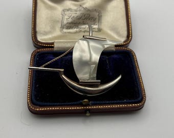 Vintage 1950s metal and MOP sailing ship yacht brooch