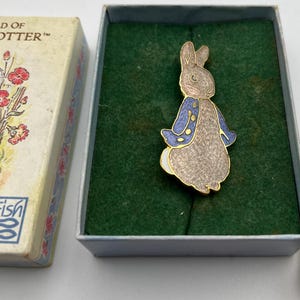 Vintage Beatrix Potter Peter Rabbit 22ct gold plated brooch mint in box