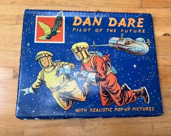 Favoloso libro pop-up vintage di Dan Dare Pilot of the Future degli anni '50