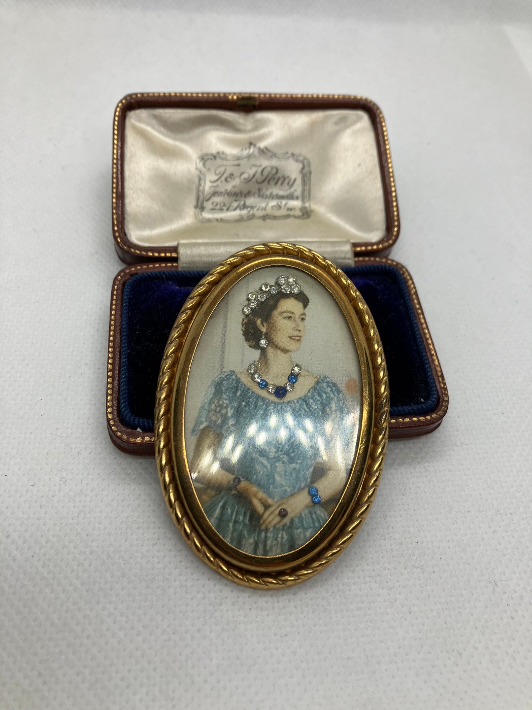 Vintage 1953 Queen Elizabeth II Coronation Portrait Brooch Etsy UK