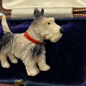 Broche chien Schnauzer / Scottish Terrier couleur or cristaux bijou