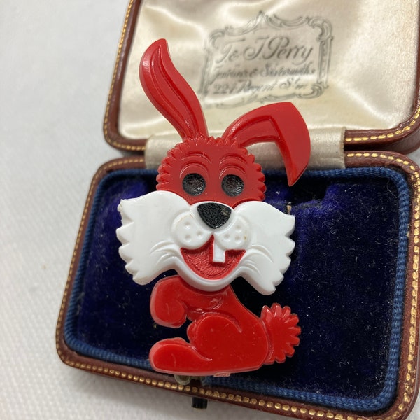 Vintage 1970s novelty rabbit bunny brooch